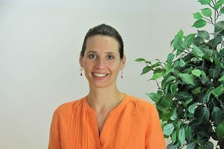 Patní ostruha bolí jako chůze po střepech. Fyzioterapeutka radí, jak ji léčit bez operace